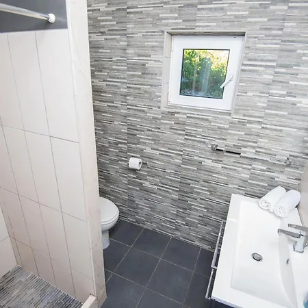 In Vineyard Paradise Dingac Peljesac 度假居 Potomje